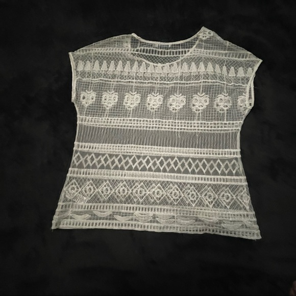 🦋 2 / $27 🦋 Ricki’s creamy colored T-shirt. Partner it with your own tank top. - Picture 5 of 5